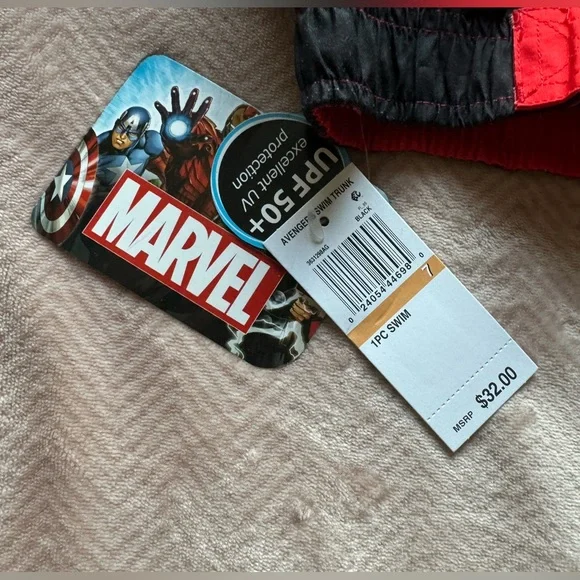 NWT Marvel boys swim trunks - size 7 - Picture 4 of 7